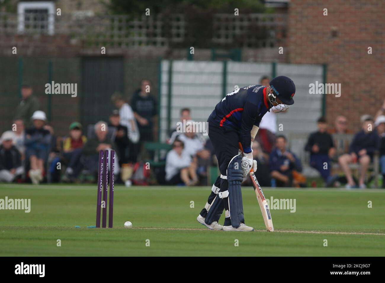 Rob Jones, de Lancashire, est sous les chapeaux de nuit lors du match de la Royal London One Day Cup entre le Durham County Cricket Club et le Lancashire à Roseworth Terrace, Newcastle upon Tyne, le jeudi 5th août 2021. (Photo de will Matthews/MI News/NurPhoto) Banque D'Images