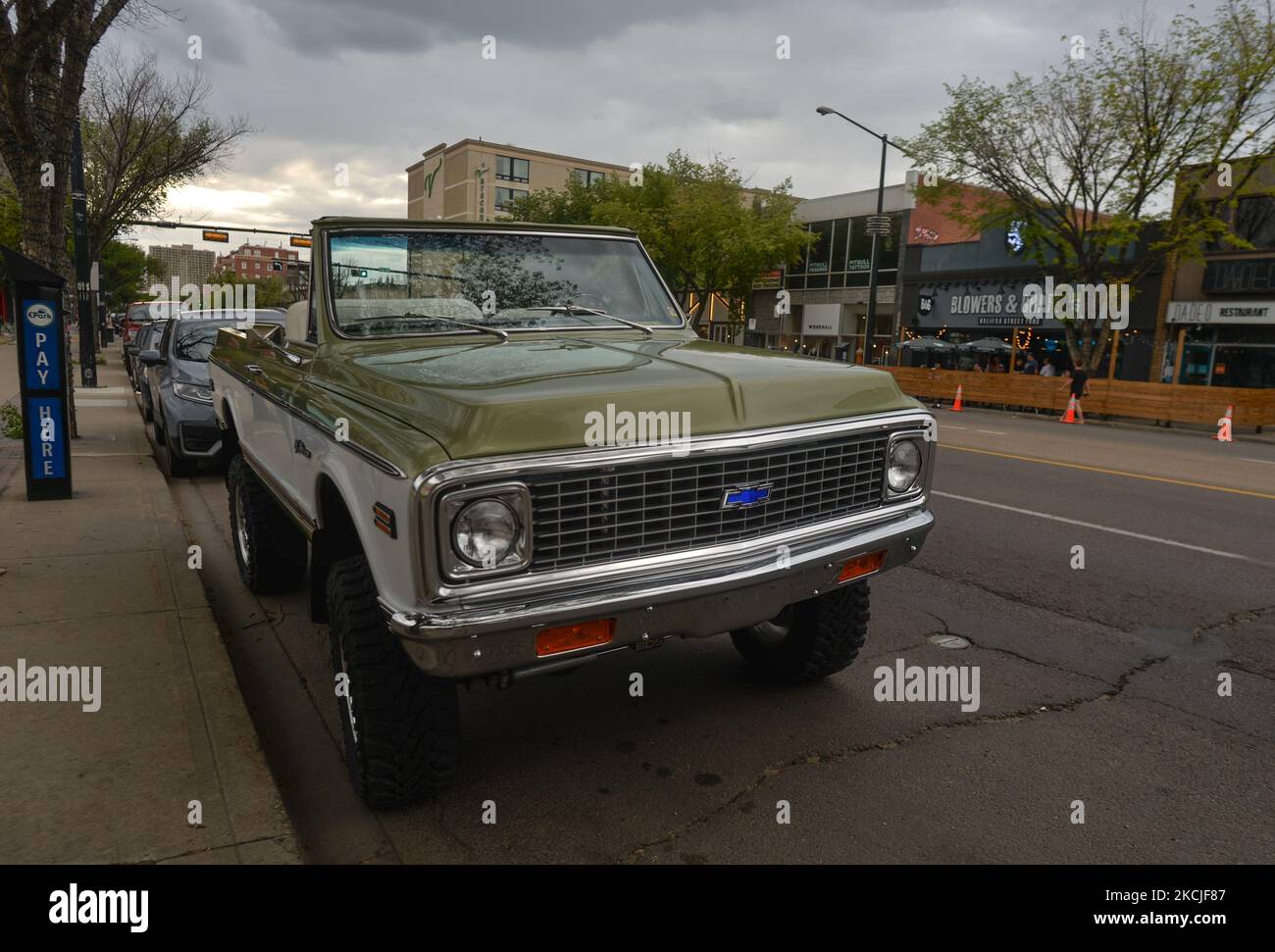 Blazer K5 de Chevrolet stationné sur l'avenue Whyte à Edmonton. Le lundi 9 août 2021, à Edmonton, Alberta, Canada. (Photo par Artur Widak/NurPhoto) Banque D'Images