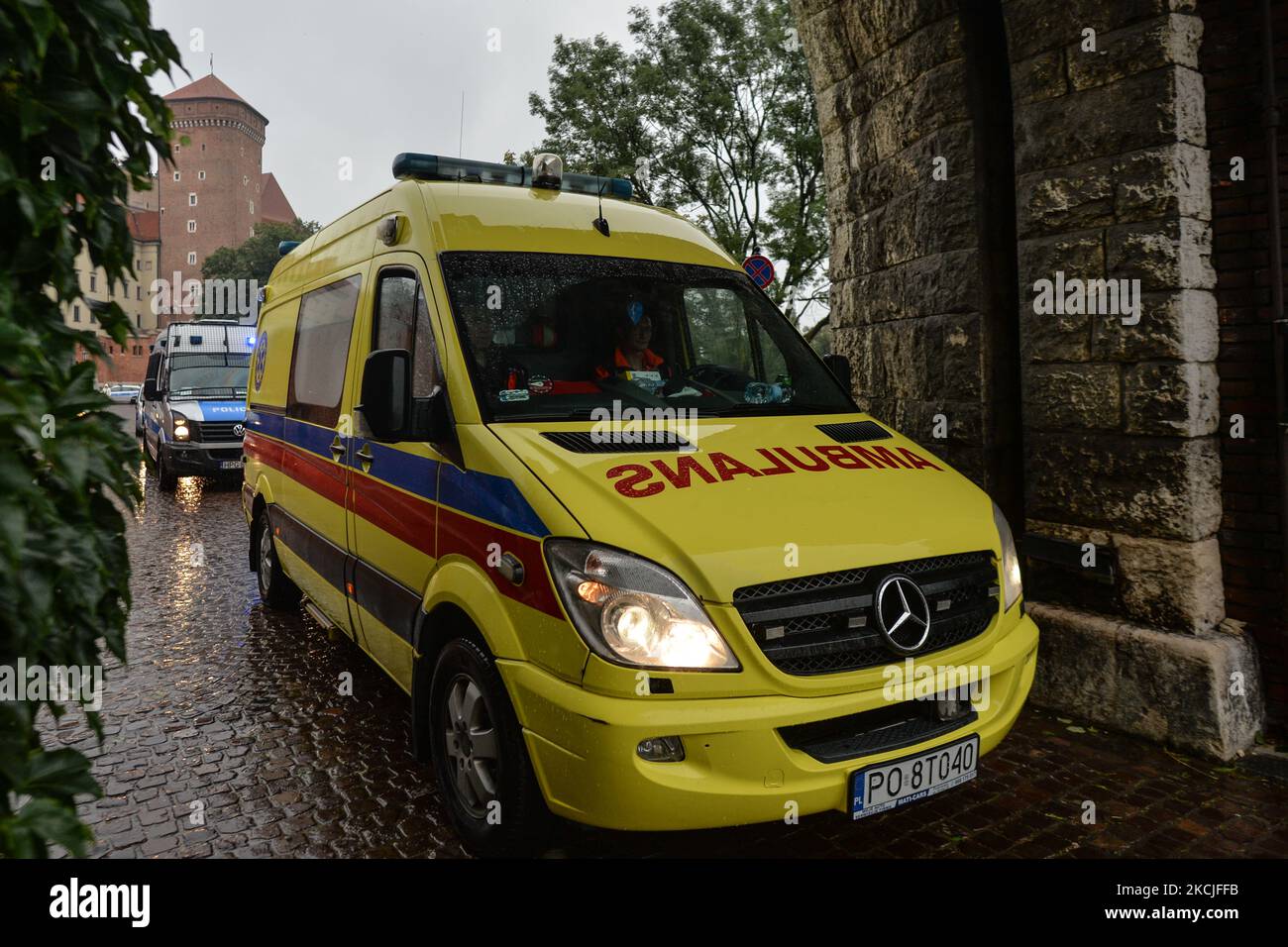 Une ambulance vue lors des célébrations du 107th anniversaire de la fondation de la première compagnie sur 3-5 août 1914 à Cracovie par Józef Pi?sudski. La première Compagnie (environ 150 soldats) a défilé de Cracovie à Michalowice le 6 août 1914 en renversant des postes frontaliers russes. Après avoir pris la ville de Kielce et une tentative infructueuse de se briser à Varsovie afin de provoquer un soulèvement, la première Compagnie est retournée à Cracovie, becomiCng le noyau des légions polonaises. Jeudi, 5 août 2021, à Cracovie, en Pologne. (Photo par Artur Widak/NurPhoto) Banque D'Images