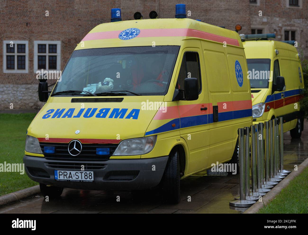 Ambulances vues lors des célébrations du 107th anniversaire de la fondation de la première compagnie sur 3-5 août 1914 à Cracovie par Józef Pi?sudski. La première Compagnie (environ 150 soldats) a défilé de Cracovie à Michalowice le 6 août 1914 en renversant des postes frontaliers russes. Après avoir pris la ville de Kielce et une tentative infructueuse de se briser à Varsovie afin de provoquer un soulèvement, la première Compagnie est retournée à Cracovie, becomiCng le noyau des légions polonaises. Jeudi, 5 août 2021, à Cracovie, en Pologne. (Photo par Artur Widak/NurPhoto) Banque D'Images