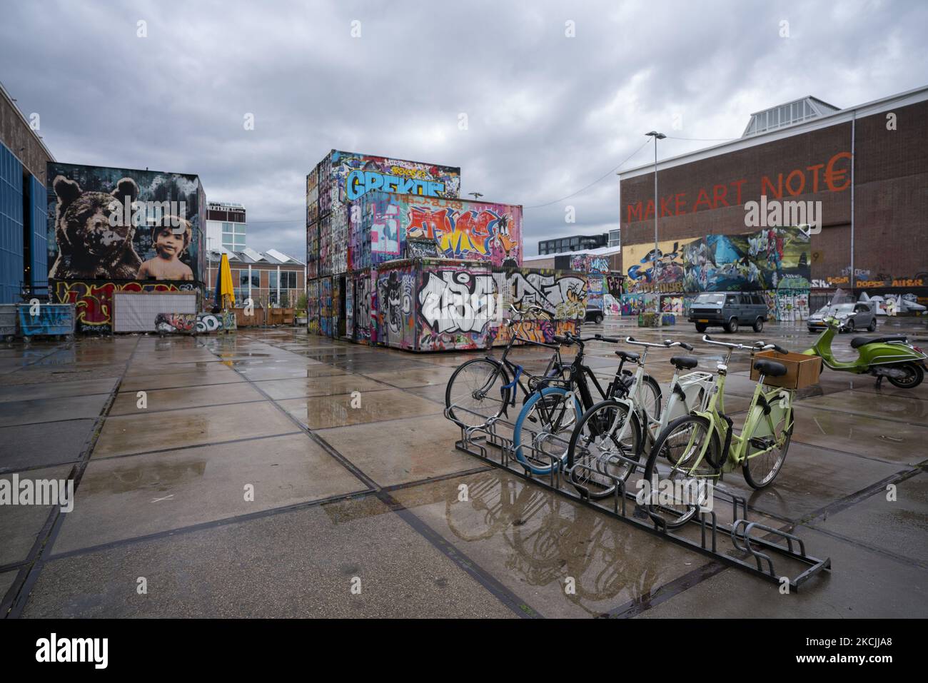 NDSM AMSTERDAM, situé dans le nord de la ville, cet ancien port dédié en 80s à la fabrication de machines lourdes et abandonné après une crise, est devenu l'un des principaux centres des pays-Bas pour les arts de la scène, les concerts et les festivals. Sur 13 août 2021 à Amsterdam, aux pays-Bas.(photo d'Oscar Gonzalez/NurPhoto) Banque D'Images