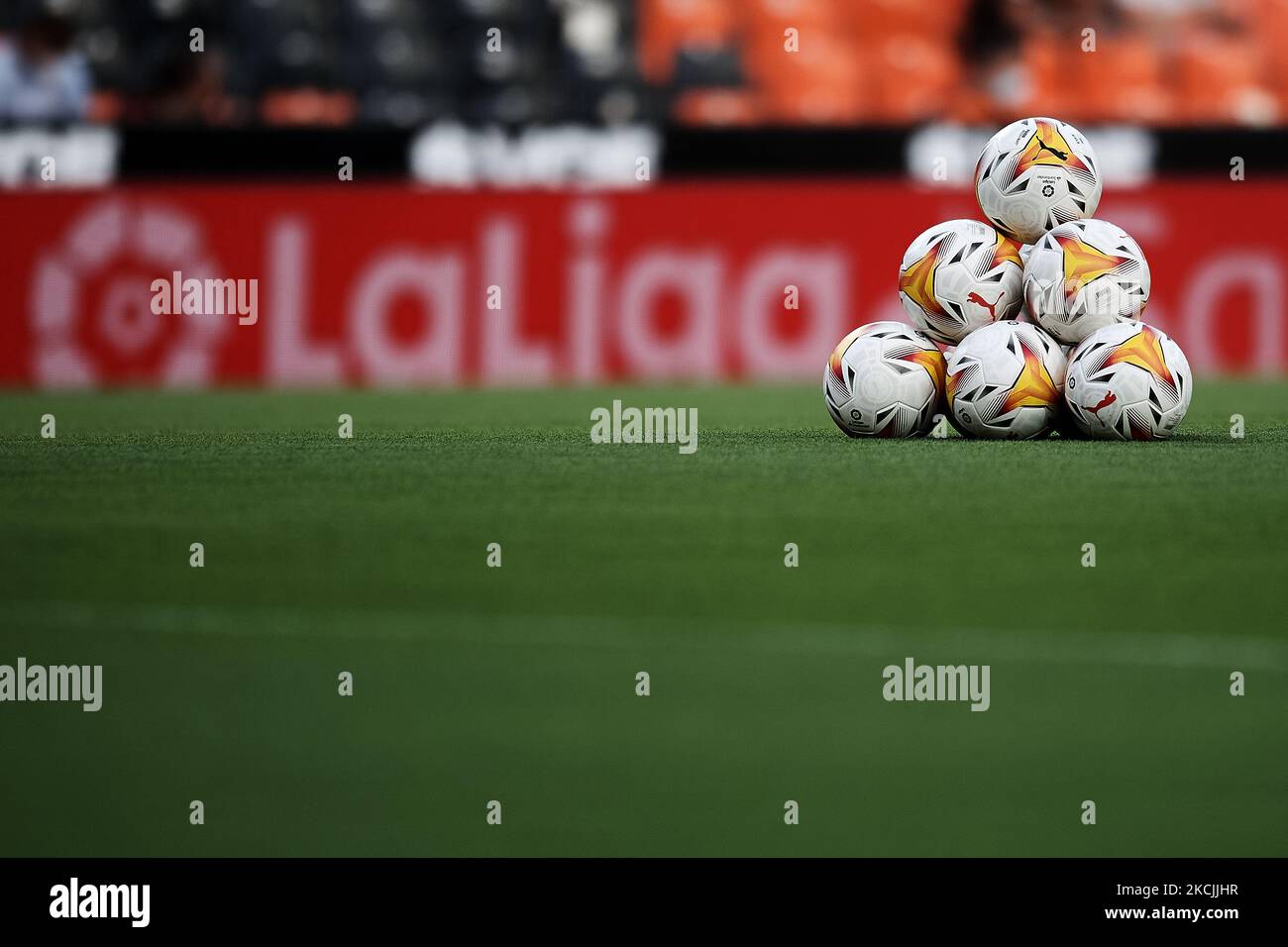 Accélérez le nouveau ballon Puma pour la saison 21/22 pendant le match de la Ligue Santader entre Valencia CF et Getafe CF à Estadio Mestalla sur 13 août 2021 à Valence, Espagne. (Photo de Jose Breton/Pics action/NurPhoto) Banque D'Images