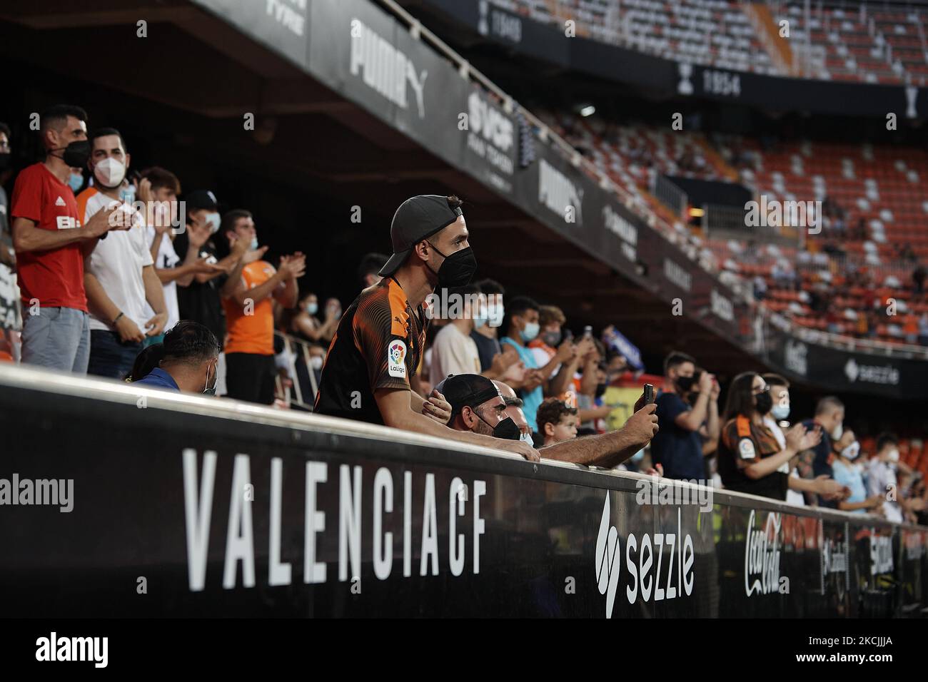 Supporters lors du match de la Liga Santader entre Valencia CF et Getafe CF à l'Estadio Mestalla sur 13 août 2021 à Valence, Espagne. (Photo de Jose Breton/Pics action/NurPhoto) Banque D'Images