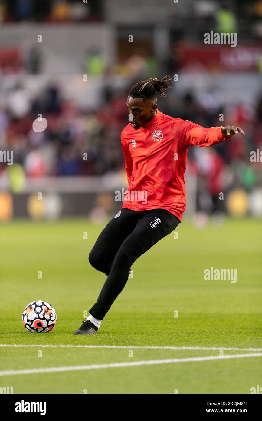 Ivan Toney, de Brentford, se réchauffe le match de la Premier League entre Brentford et Arsenal au stade communautaire de Brentford, à Brentford, le vendredi 13th août 2021. (Photo de Juan Gasperini/MI News/NurPhoto) Banque D'Images