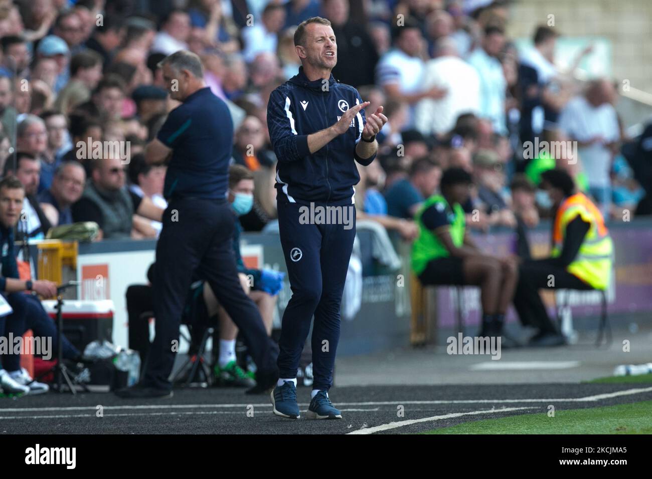 Gary Rowett de Millwall gestes pendant le match de championnat Sky Bet entre Millwall et Blackburn Rovers à la Den, Londres, le samedi 14th août 2021. (Photo de Federico Maranesi/MI News/NurPhoto) Banque D'Images