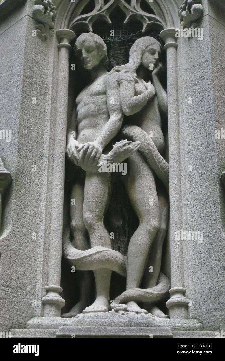 Sculpture d'Adam et Eve à la Trinity Church à Lower Manhattan, New York, États-Unis. (Photo de Creative Touch Imaging Ltd./NurPhoto) Banque D'Images