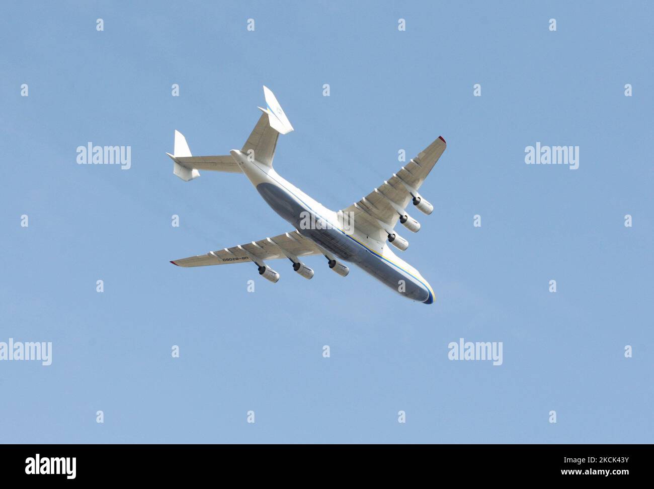 Le plus grand avion de transport au monde, Antonov an-225 Mriya, vole lors d'un défilé militaire pour la célébration de la Journée de l'indépendance dans le centre de Kiev, en Ukraine, le 24 août 2021. L'Ukraine célèbre le 30th anniversaire de son indépendance le 24 août 2021. (Photo par STR/NurPhoto) Banque D'Images