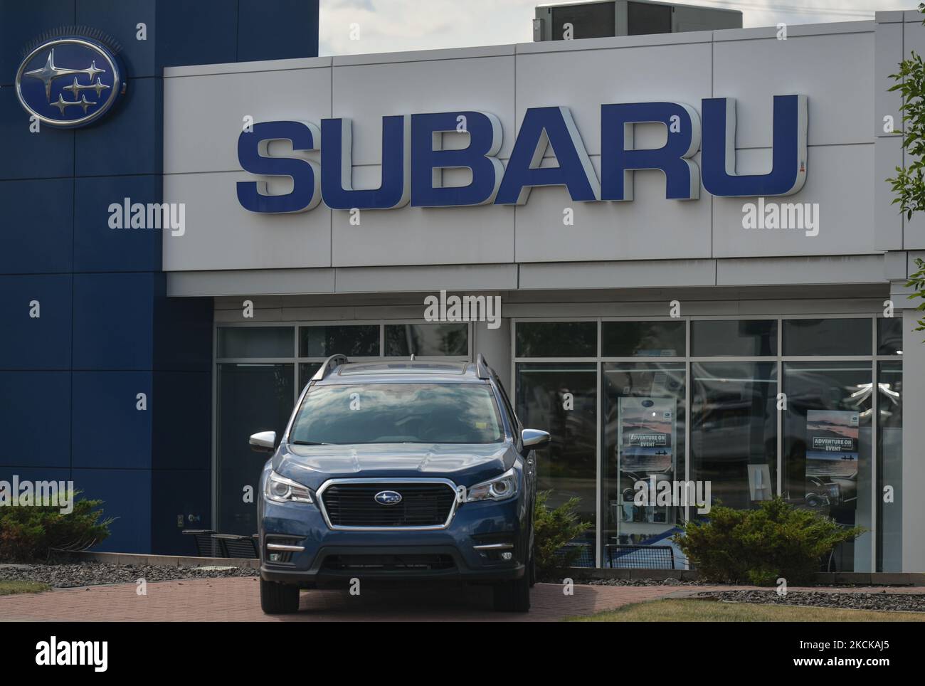 Véhicule neuf Subaru stationné à l'extérieur d'un concessionnaire Subaru à South Edmonton. Le mardi 17 août 2021, à Edmonton, Alberta, Canada. (Photo par Artur Widak/NurPhoto) Banque D'Images