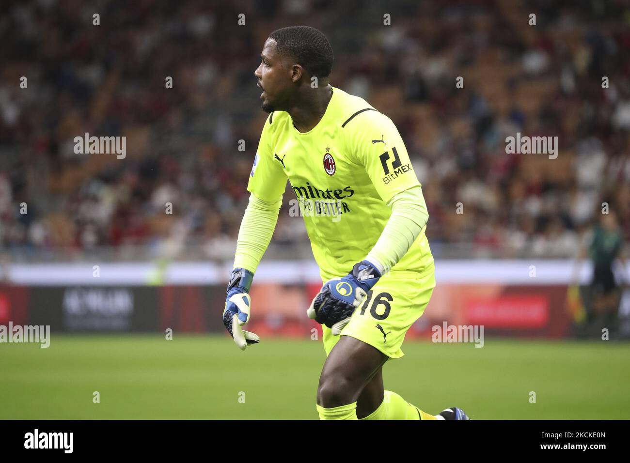 Mike Maignan de l'AC Milan en action pendant la série Un match entre l'AC Milan et Cagliari Calcio au Stadio Giuseppe Meazza sur 29 août 2021 à Milan, Italie. (Photo de Giuseppe Cottini/NurPhoto) Banque D'Images