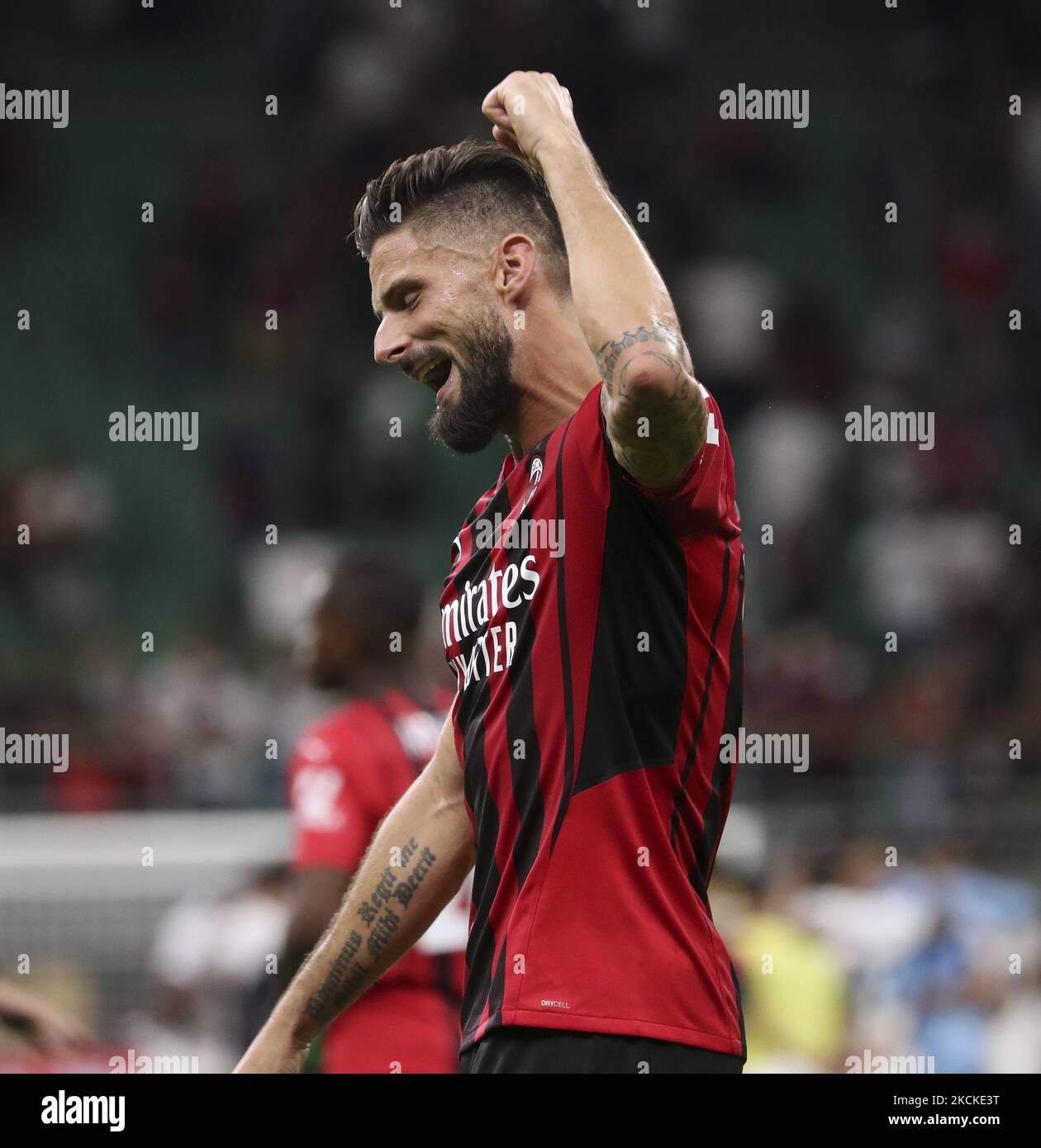 Olivier Giroud de l'AC Milan fête la victoire à la fin de la série Un match entre l'AC Milan et Cagliari Calcio au Stadio Giuseppe Meazza sur 29 août 2021 à Milan, Italie. (Photo de Giuseppe Cottini/NurPhoto) Banque D'Images