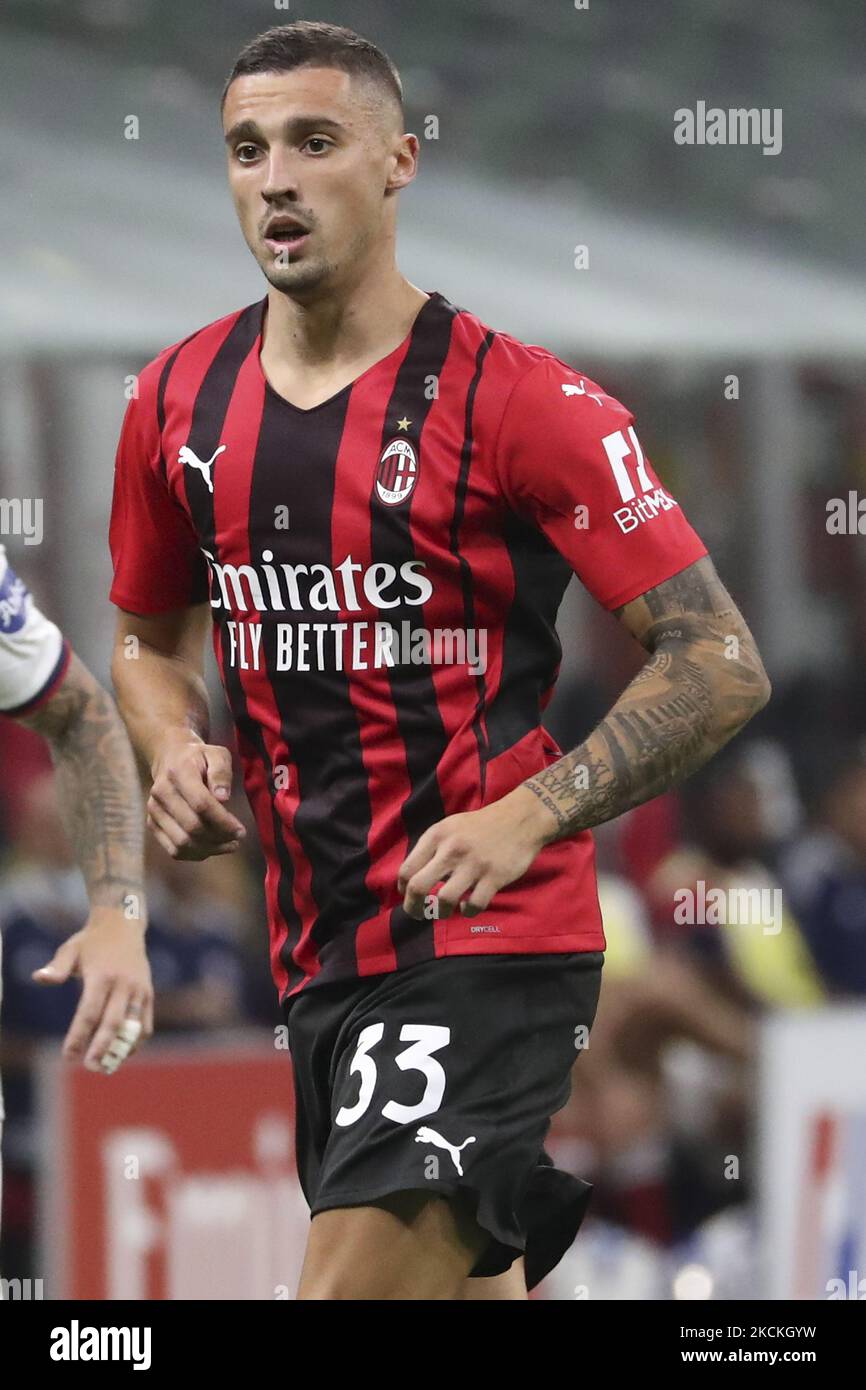 RADE Krunic de l'AC Milan en action pendant la série Un match entre l'AC Milan et Cagliari Calcio au Stadio Giuseppe Meazza sur 29 août 2021 à Milan, Italie. (Photo de Giuseppe Cottini/NurPhoto) Banque D'Images