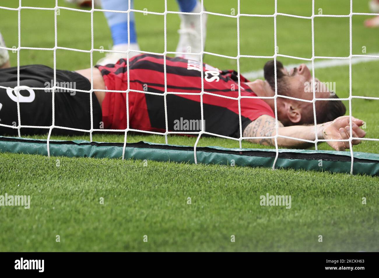 Olivier Giroud de l'AC Milan montre sa déjection pendant la série Un match entre l'AC Milan et Cagliari Calcio au Stadio Giuseppe Meazza sur 29 août 2021 à Milan, Italie. (Photo de Giuseppe Cottini/NurPhoto) Banque D'Images