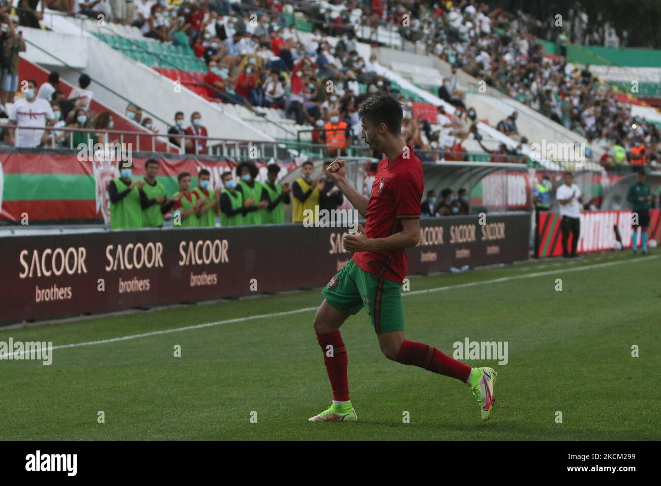 F bio Vieira Du Portugal U21 C l bre Apr s Avoir Marquant Un But Lors f-bio-vieira-du-portugal-u21-c-l-bre-apr-s-avoir-marquant-un-but-lors