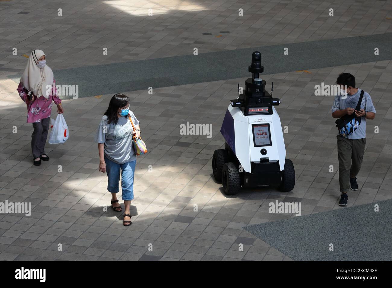 Un robot terrestre HTX (Home Team Science and Technology Agency), nommé ...