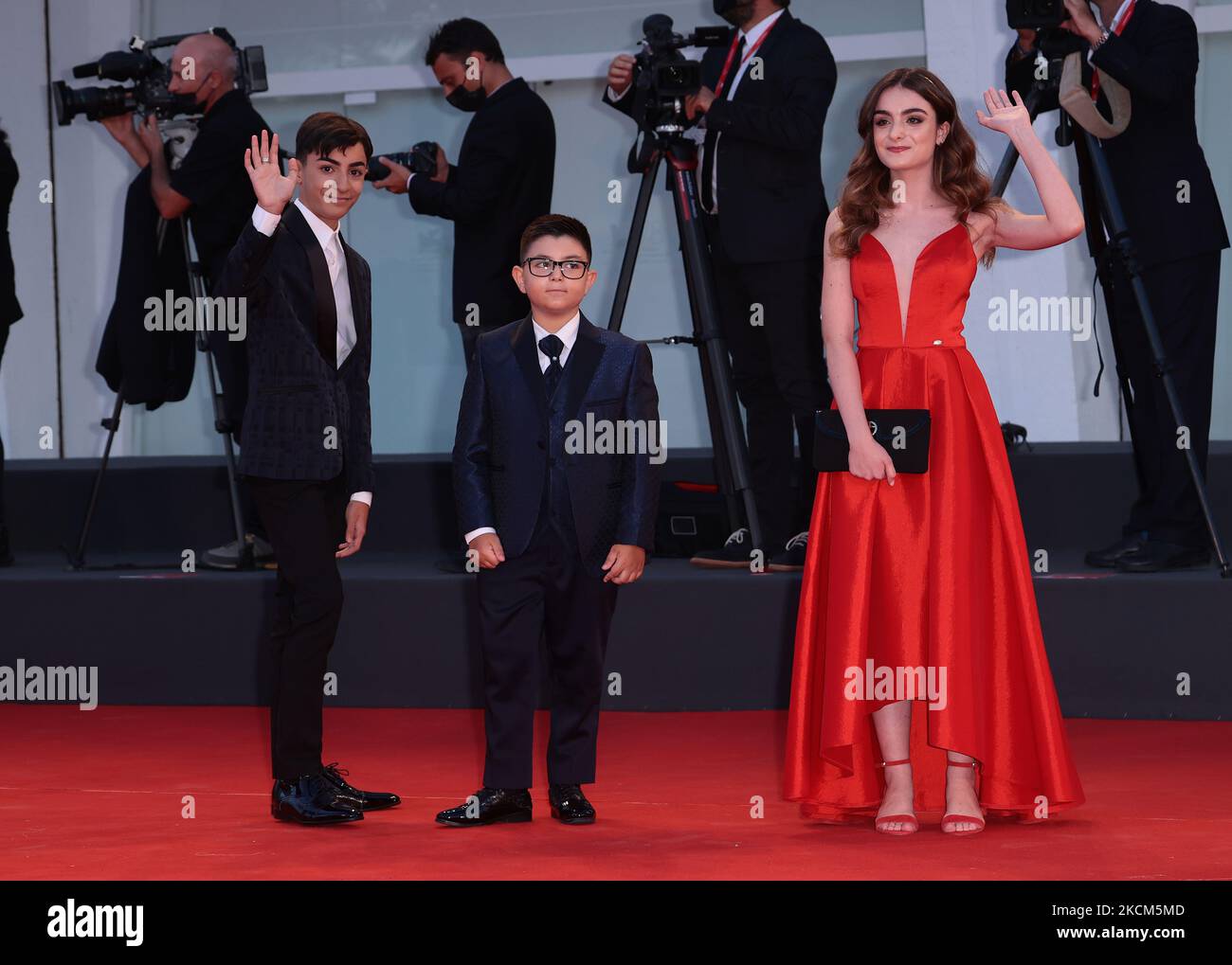 Salvatore Battista, Marzia Onorato et Alessandro Manna assistent au tapis rouge du film 'qui RIDO IO' lors du Festival international du film de Venise 78th sur 07 septembre 2021 à Venise, en Italie. (Photo de Matteo Chinellato/NurPhoto) Banque D'Images