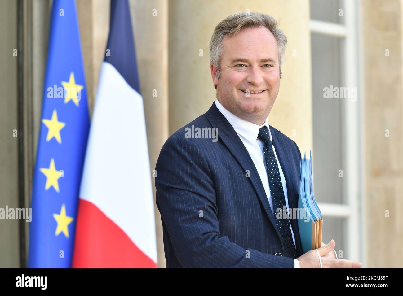 FRANCE â€“ PARIS â€“ POLITIQUE â€“ GOUVERNEMENT - CONSEIL DES MINISTRES - le Secrétaire d'Etat français au Tourisme et à la Francophonie Jean-Baptiste Lemoyne quitte le Palais présidentiel de l'Elysée après le Conseil des Ministres - 8 septembre 2021, Paris (photo de Daniel Pier/NurPhoto) Banque D'Images