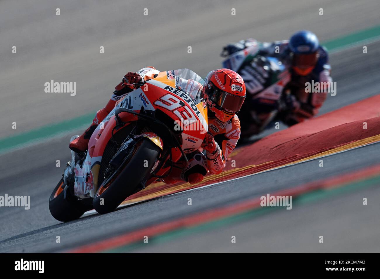 Marc Marquez (93) d'Espagne et Repsol Honda Team et Alex Marquez (73) d'Espagne et LCR Honda Castrol lors de la pratique libre de Gran Premio TISSOT de Aragon au circuit d'Aragon de Motorland sur 10 août 2021 à Alcaniz, Espagne. (Photo de Jose Breton/Pics action/NurPhoto) Banque D'Images