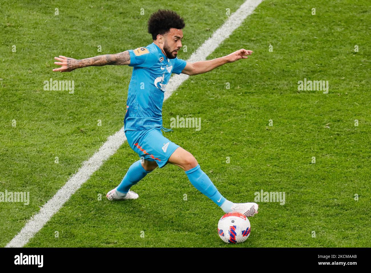 Claudinho de Zenit en action pendant le match de la première Ligue russe entre le FC Zenit Saint-Pétersbourg et le FC Akhmat Grozny sur 11 septembre 2021 à l'arène Gazprom à Saint-Pétersbourg, en Russie. (Photo de Mike Kireev/NurPhoto) Banque D'Images