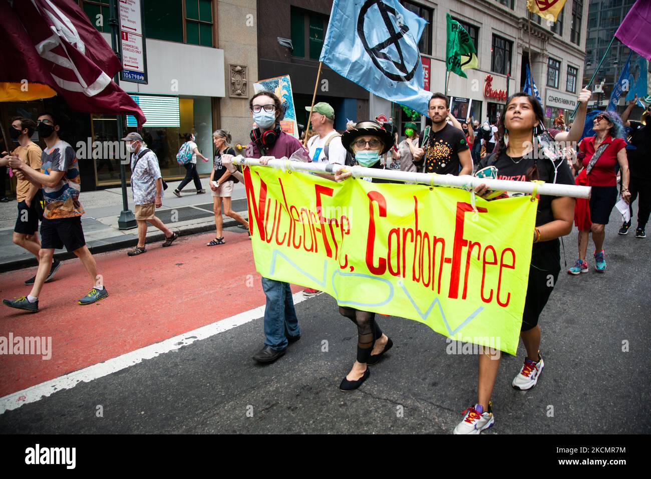 Manifestation de la rébellion de l'extinction à New York, action directe des États-Unis à JP Morgan Chase sur 17 septembre 2021 pour faire pression sur la banque pour qu'elle cesse tout nouveau financement pour les projets de combustibles fossiles. (Photo de Karla Ann Cote/NurPhoto) Banque D'Images