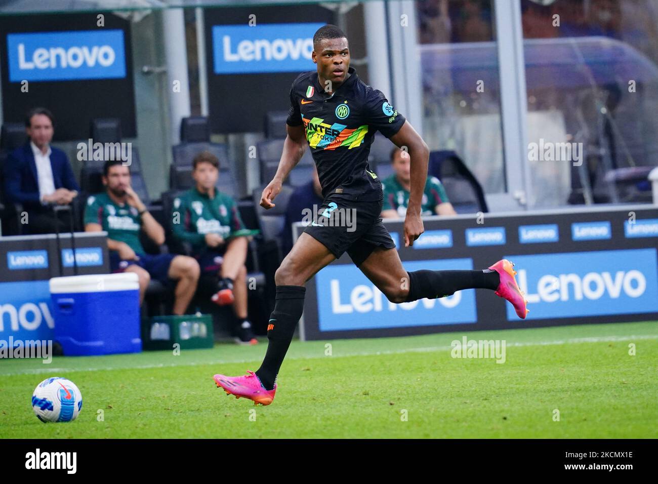 Denzel Dumfries (Inter) pendant le match de football italien série A Inter - FC Internazionale vs FC de Bologne sur 18 septembre 2021 au stade San Siro à Milan, Italie (photo par Luca Rossini/LiveMedia/NurPhoto) Banque D'Images