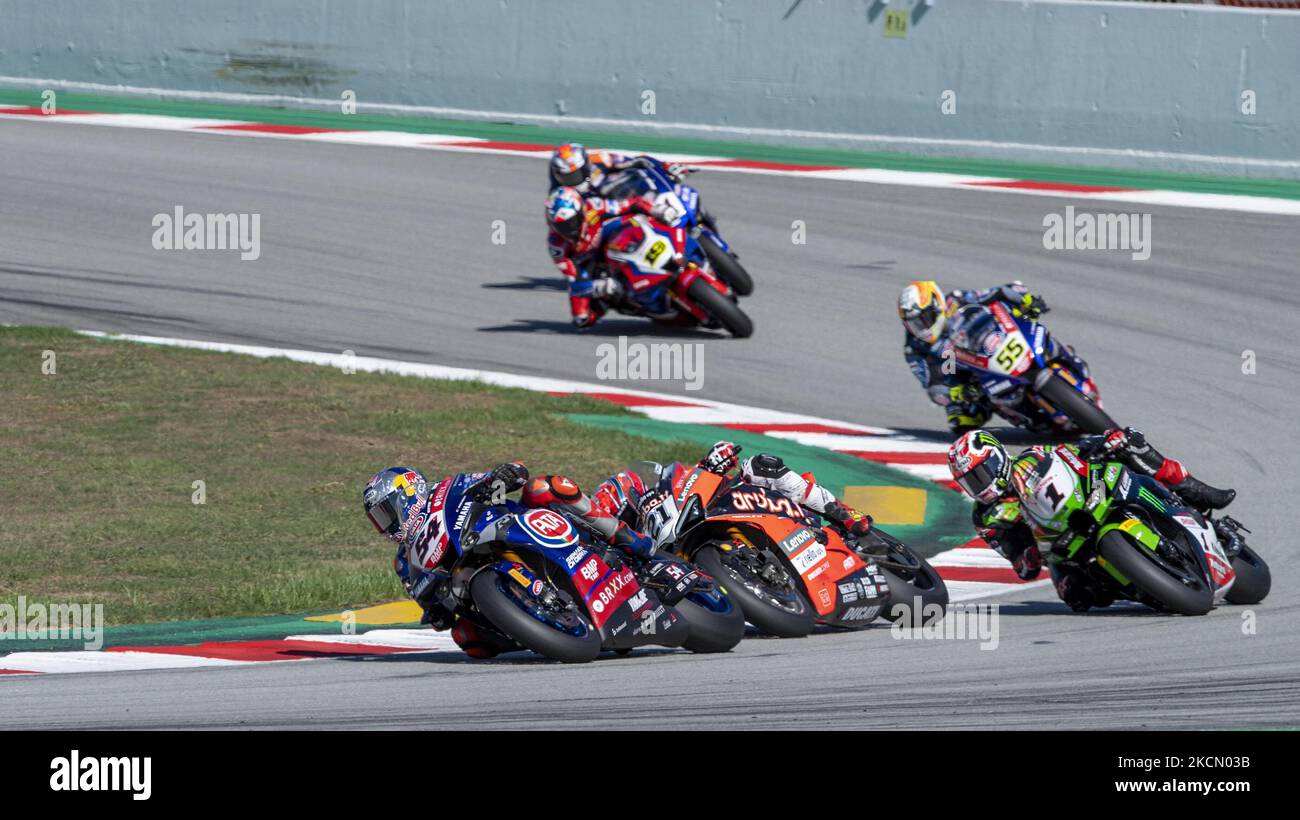 N° 54 Toprak Razgatlioglu n° 21 Michael Ruben Rinaldi pendant le monde Superbike - SBK Hyunday N Catalunya Round FIM Superbike World Championship 2021 - Race2 sur 19 septembre 2021 au circuit de Barcelone-Catalunya à Barcelone, Espagne (photo par Otto Moretti/LiveMedia/NurPhoto) Banque D'Images