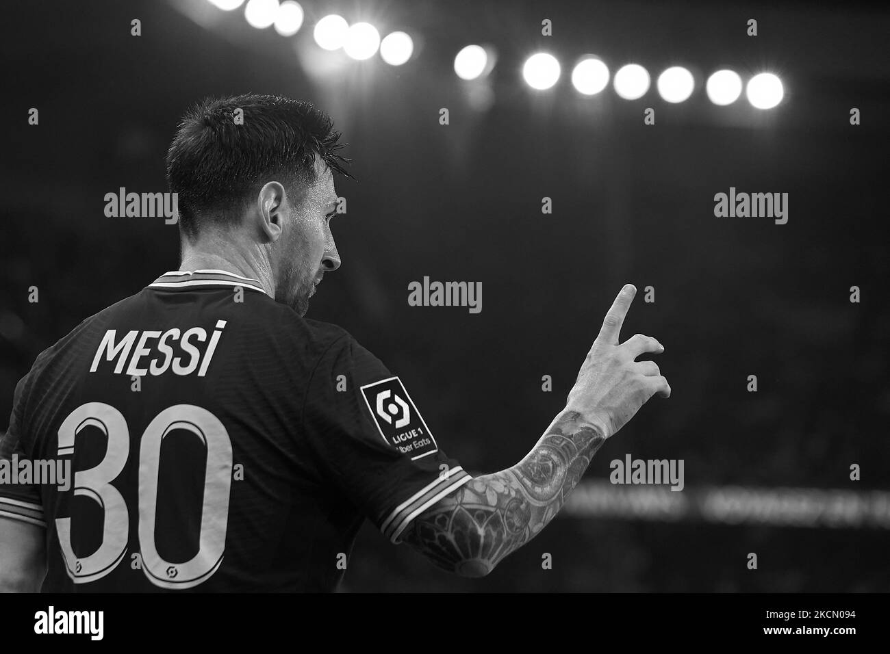 Leo Messi du PSG lors du match de la Ligue 1 Uber Eats entre Paris Saint Germain et Lyon au Parc des Princes sur 19 septembre 2021 à Paris, France. (Note aux éditeurs: Cette image a été convertie en noir et blanc) (photo de Jose Breton/pics action/NurPhoto) Banque D'Images