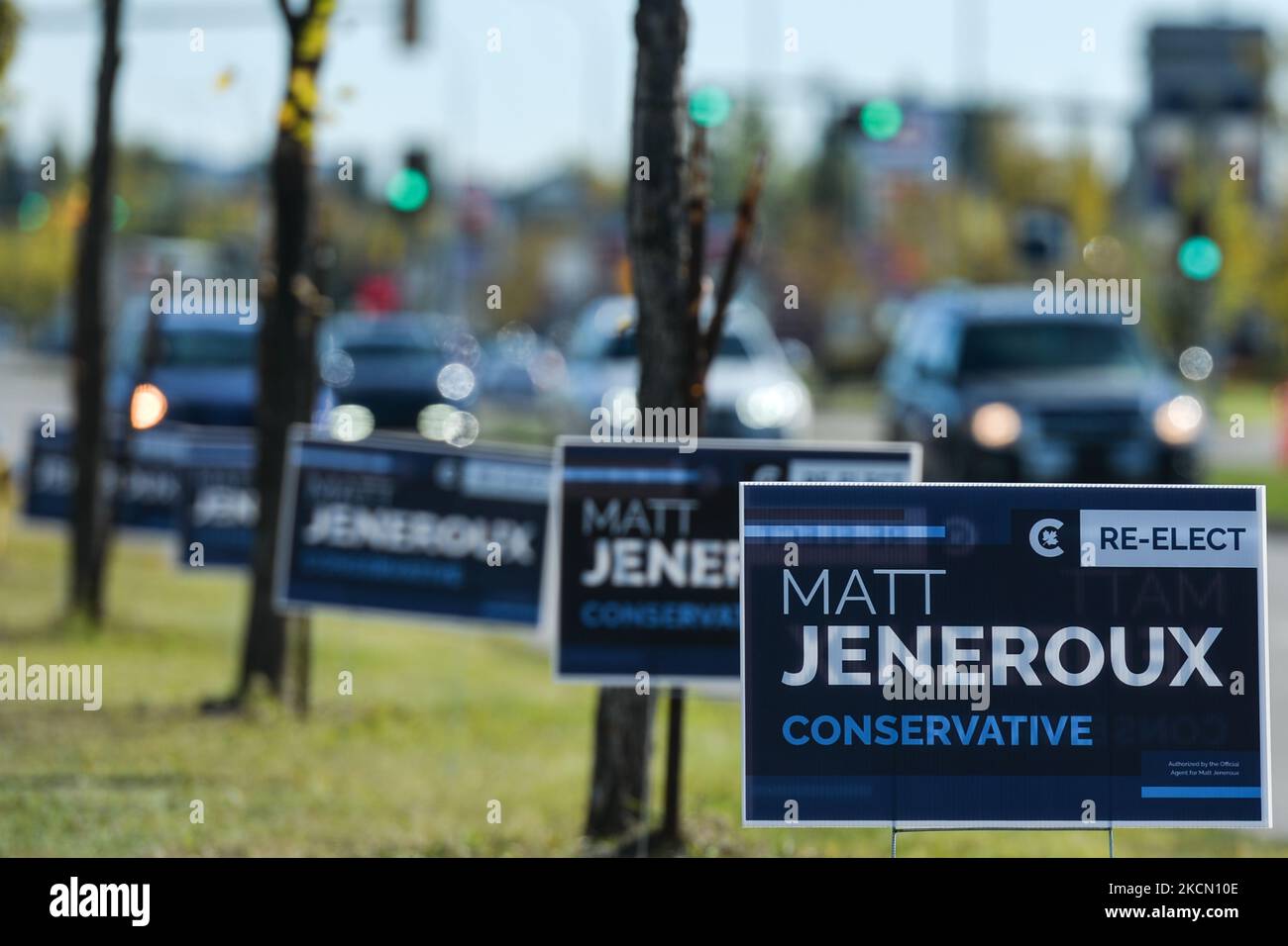 Panneaux d'élection le long du chemin Ellerslie à Edmonton vus le jour du vote des élections fédérales canadiennes de 2021. Lundi, 20 septembre 2021, à Edmonton, en Alberta, Canada. (Photo par Artur Widak/NurPhoto) Banque D'Images