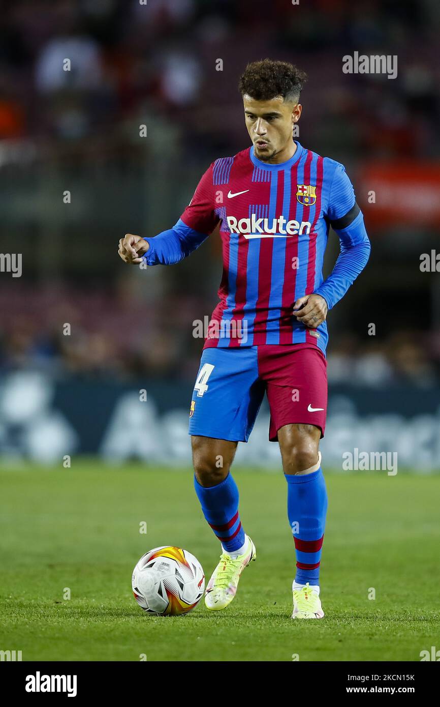 14 Philippe Coutinho du FC Barcelone pendant le match de la Liga Santader entre le FC Barcelone et Grenade CF au stade Camp Nou sur 20 septembre 2021 à Barcelone. (Photo par Xavier Bonilla/NurPhoto) Banque D'Images