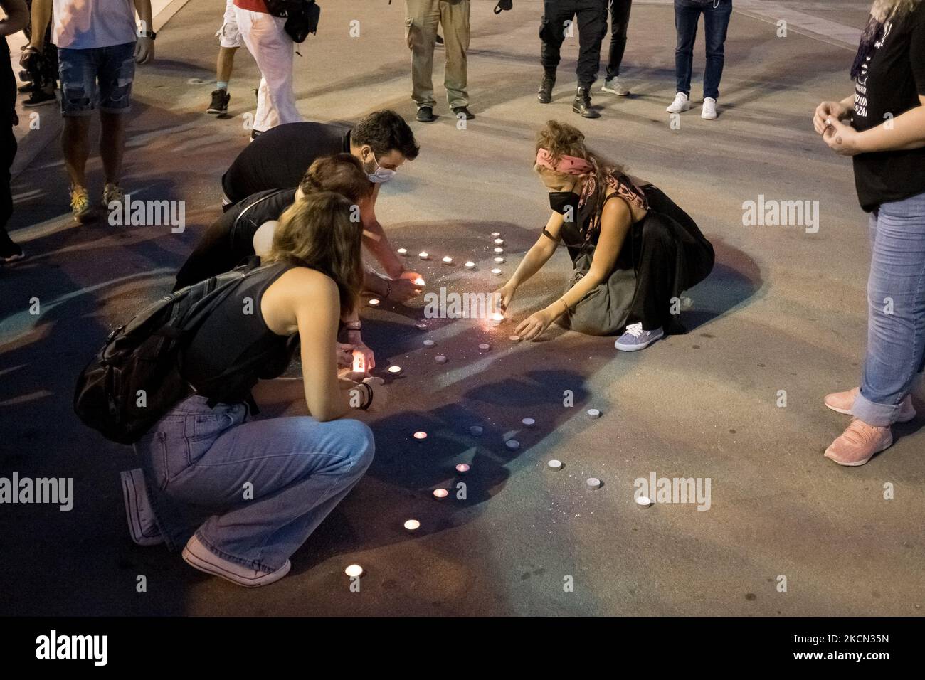 Rassemblement de protestation des membres du LGBTQ et d'autres militants trois ans après le meurtre de l'activiste gay Zak Kostopoulos à Athènes, en Grèce, sur 21 septembre 2021. Zak Kostopoulos a été lynché à mort par le propriétaire d'une bijouterie et d'un passager lors d'une tentative de vol dans le centre-ville d'Athènes sur 21 septembre 2018. (Photo de Nikolas Kokovovlis/NurPhoto) Banque D'Images