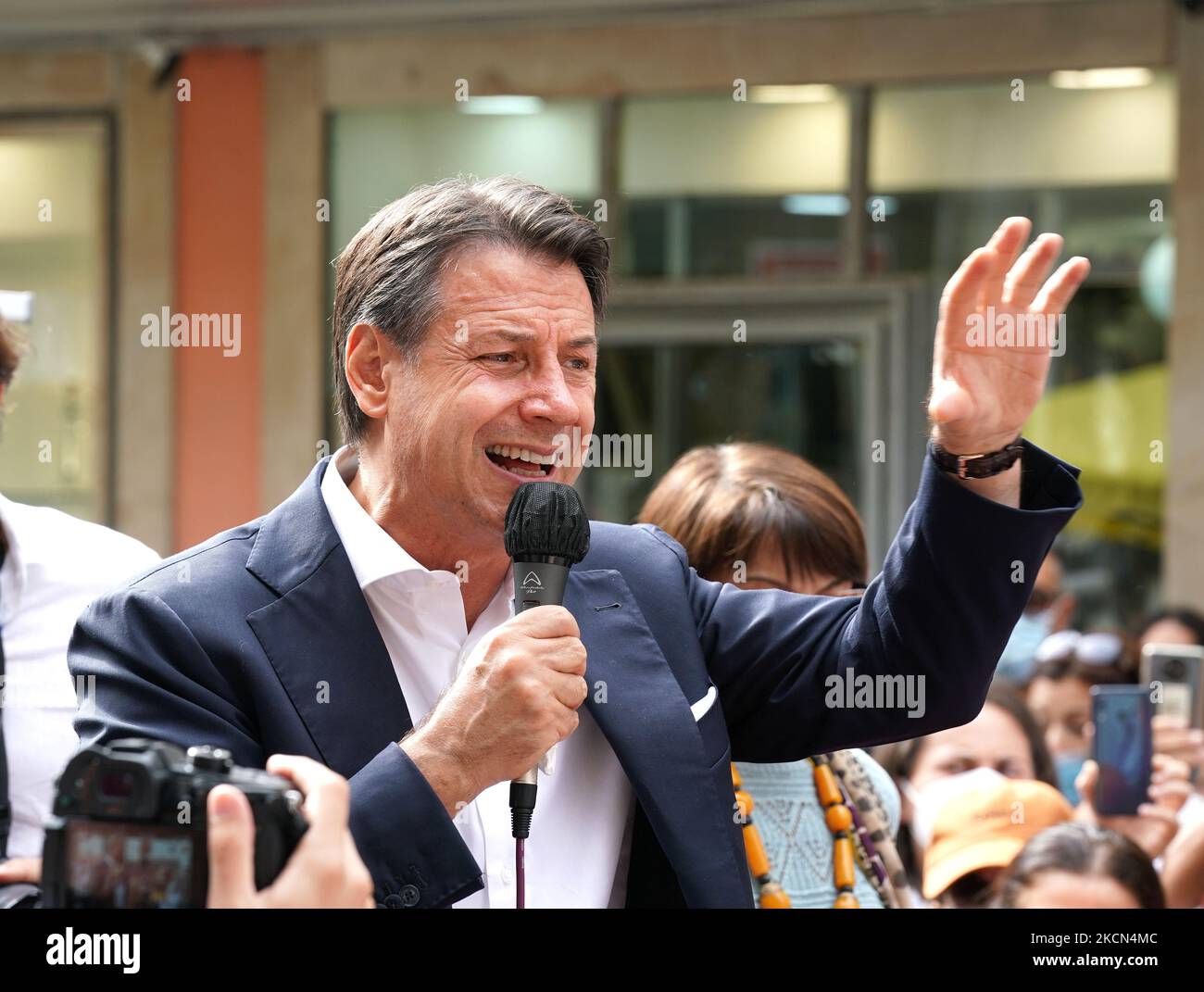 Le chef de Movimento 5 Stelle, Giuseppe Conte, lors d'une visite en Calabre lors de la campagne électorale pour les élections régionales de 2021. Vibo Valentia, Italie, 22 septembre 2021 (photo de Gabriele Maricchiolo/NurPhoto) Banque D'Images