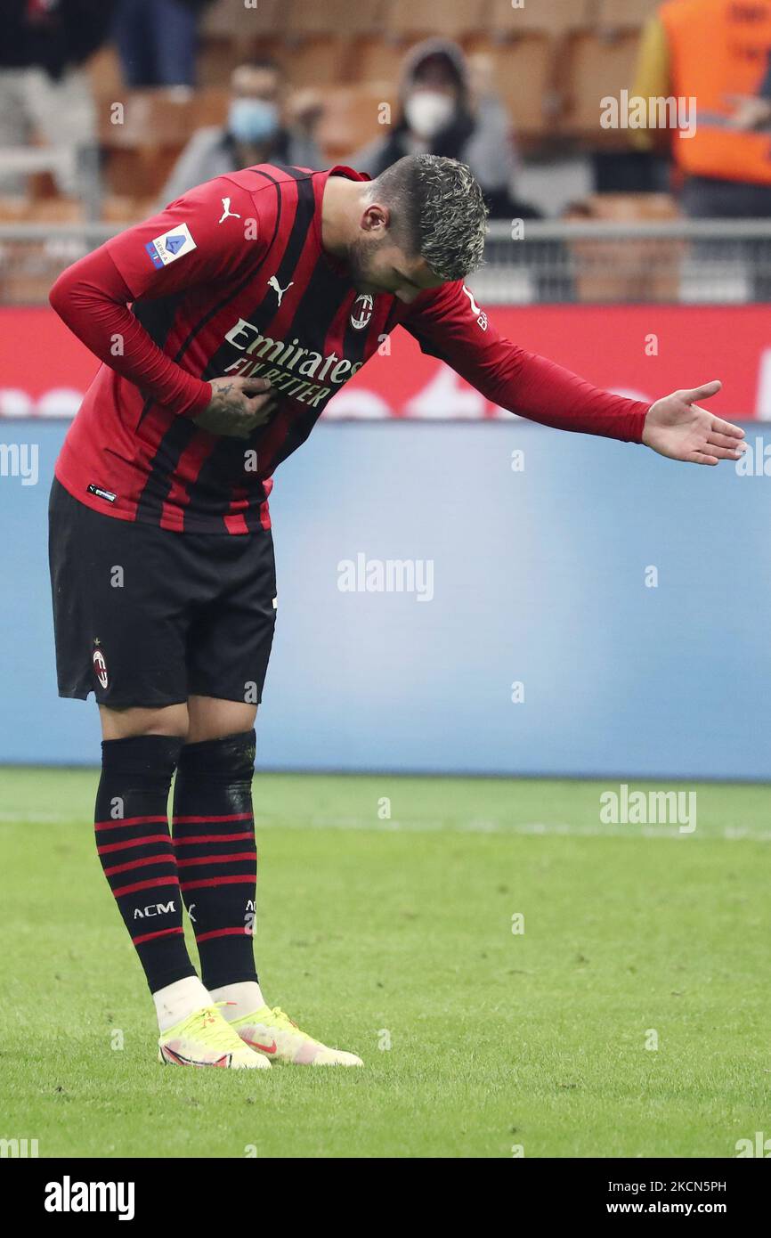 Theo Hernandez de l'AC Milan célèbre après avoir marquant le deuxième but de son équipe lors de la série Un match entre l'AC Milan et le Venezia FC au Stadio Giuseppe Meazza sur 22 septembre 2021 à Milan, Italie. (Photo de Giuseppe Cottini/NurPhoto) Banque D'Images