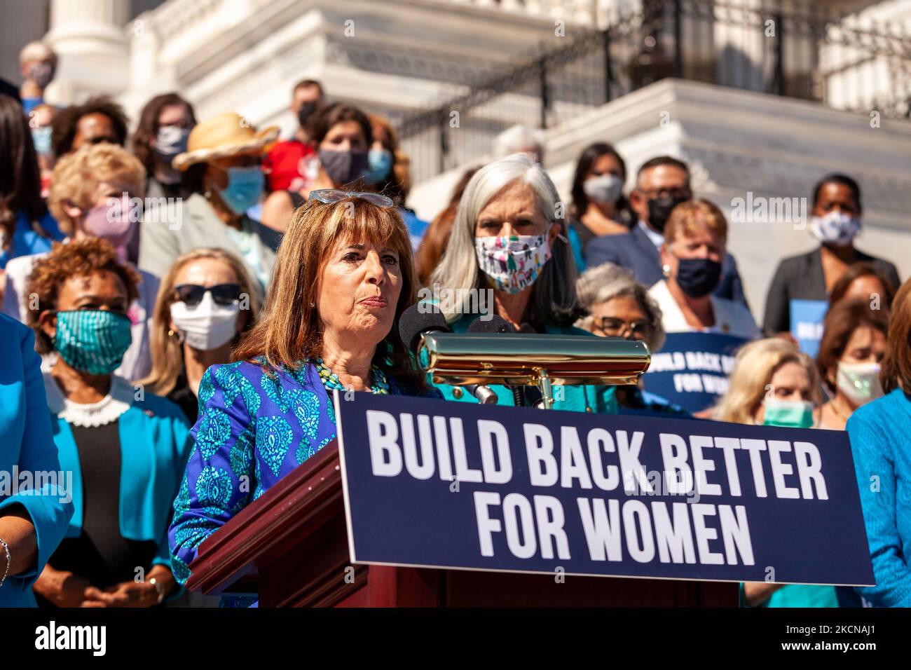 La députée Jackie Speier (D-CA) prend la parole lors d'une conférence de presse immédiatement après un vote de la Chambre des représentants sur la loi sur la protection de la santé des femmes. La légillance établit une garantie fédérale du droit de demander un avortement. Il codifierait effectivement la décision Roe c. Wade de la Cour suprême de 1973 selon laquelle les femmes ont droit à l'accès à l'avortement, ce qui éviterait l'inversion largement attendue de cette décision dans une affaire à venir impliquant des limites à l'avortement dans l'État de Missisppi. (Photo d'Allison Bailey/NurPhoto) Banque D'Images La députée Jackie Speier (D-CA) prend la parole lors d'une conférence de presse immédiatement après un vote de la Chambre des représentants sur la loi sur la protection de la santé des femmes. La légillance établit une garantie fédérale du droit de demander un avortement. Il codifierait effectivement la décision Roe c. Wade de la Cour suprême de 1973 selon laquelle les femmes ont droit à l'accès à l'avortement, ce qui éviterait l'inversion largement attendue de cette décision dans une affaire à venir impliquant des limites à l'avortement dans l'État de Missisppi. (Photo d'Allison Bailey/NurPhoto) Banque D'Images