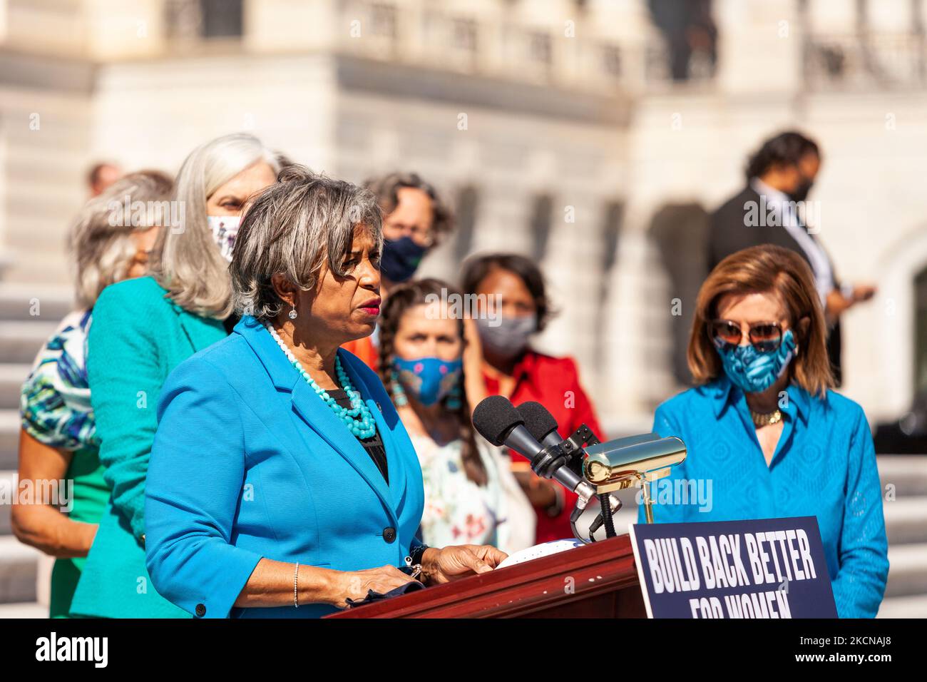 La députée Brenda Lawrence (D-MI) prend la parole lors d'une conférence de presse immédiatement après le vote de la Chambre des représentants sur la Loi sur la protection de la santé des femmes. La légillance établit une garantie fédérale du droit de demander un avortement. Il codifierait effectivement la décision Roe c. Wade de la Cour suprême de 1973 selon laquelle les femmes ont droit à l'accès à l'avortement, ce qui éviterait l'inversion largement attendue de cette décision dans une affaire à venir impliquant des limites à l'avortement dans l'État de Missisppi. (Photo d'Allison Bailey/NurPhoto) Banque D'Images La députée Brenda Lawrence (D-MI) prend la parole lors d'une conférence de presse immédiatement après le vote de la Chambre des représentants sur la Loi sur la protection de la santé des femmes. La légillance établit une garantie fédérale du droit de demander un avortement. Il codifierait effectivement la décision Roe c. Wade de la Cour suprême de 1973 selon laquelle les femmes ont droit à l'accès à l'avortement, ce qui éviterait l'inversion largement attendue de cette décision dans une affaire à venir impliquant des limites à l'avortement dans l'État de Missisppi. (Photo d'Allison Bailey/NurPhoto) Banque D'Images