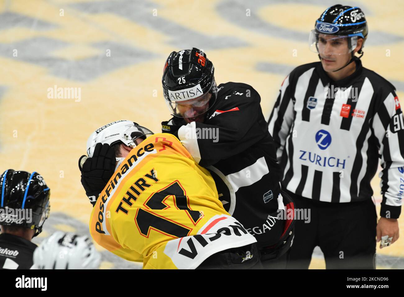 Thiry Thomas SC Berna et MIRCO MULLER Lugano Hockey HC Lugano vs. Saison 2021/2022 de la Ligue nationale SC Berna le 25 septembre 2021 à Corner Arena à Lugano, Swizzerland (photo de Fabio Averna/NurPhoto) Banque D'Images