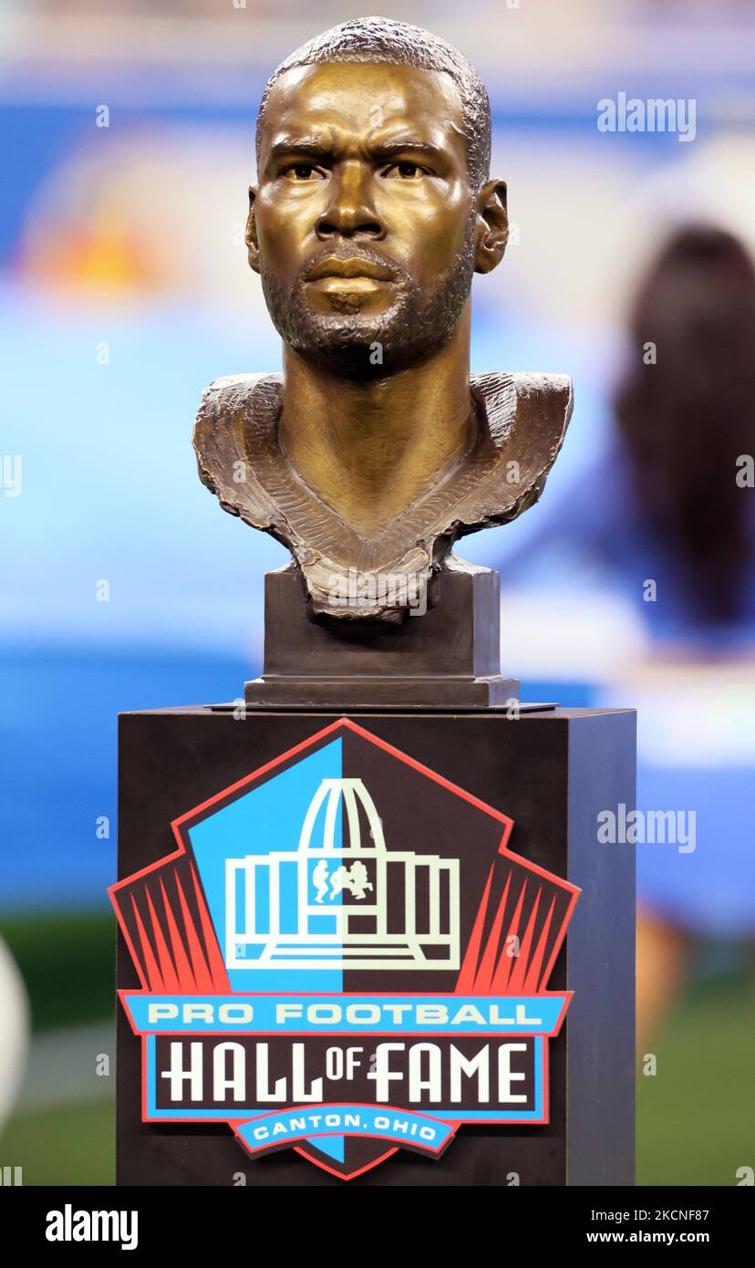 Le buste de l’ancien receveur de la grande équipe des Detroit Lions, Calvin Johnson, Jr., « Megatron », est exposé lors d’une cérémonie spéciale en l’honneur de l’initiation de Calvin Johnson Jr. Au Hall of Fame pendant la mi-temps d’un match de football de la NFL entre les Detroit Lions et les Baltimore Ravens à Detroit, Michigan, aux États-Unis, dimanche, 26 septembre 2021. (Photo par Amy Lemus/NurPhoto) Banque D'Images