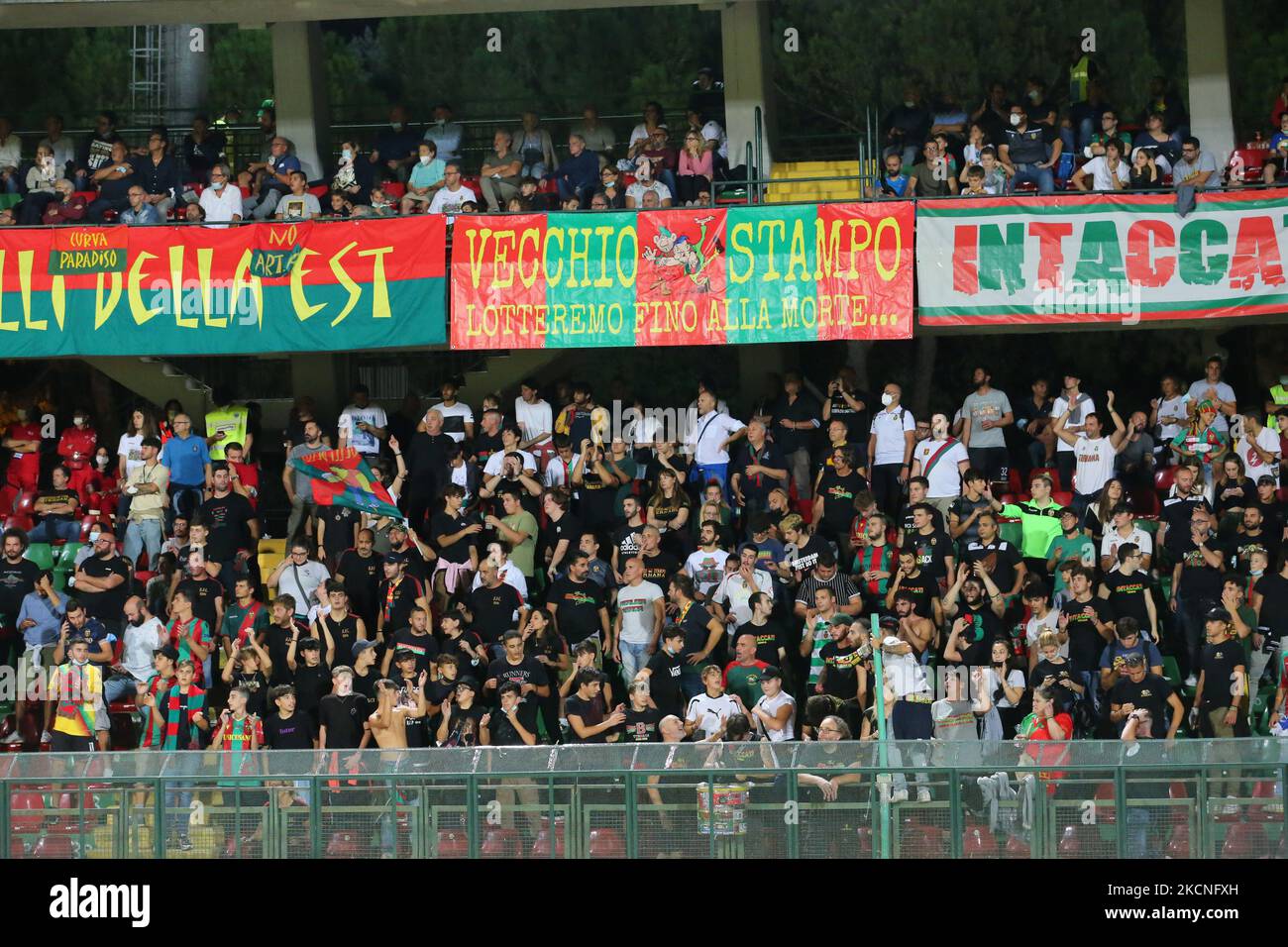 Ternana fans lors de la Ligue italienne de championnat de football BKT Ternana Calcio vs SPAL sur 26 septembre 2021 au Stadio Libero Liberati à Terni, Italie (photo par Luca Marchetti/LiveMedia/NurPhoto) Banque D'Images