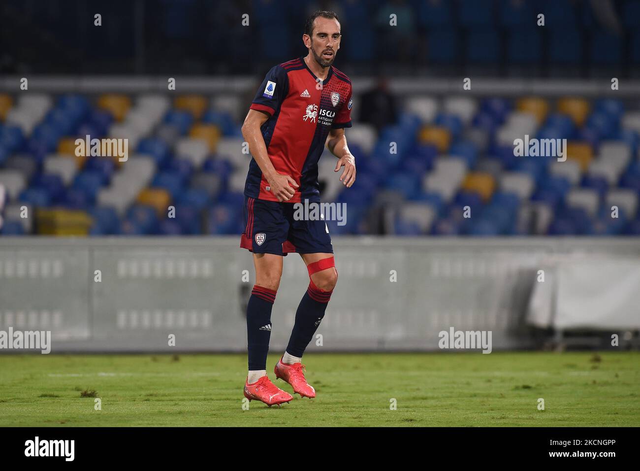 Diego Godin de Cagliari Calcio pendant la série Un match entre SSC Napoli et Cagliari Calcio au Stadio Diego Armando Maradona Naples Italie le 26 septembre 2021. (Photo de Franco Romano/NurPhoto) Banque D'Images