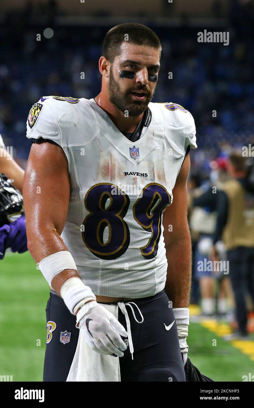 Baltimore Ravens Tight End Mark Andrews (89) débarque du terrain après la conclusion d'un match de football de la NFL contre les Detroit Lions à Detroit, Michigan, États-Unis, le dimanche, 26 septembre 2021. (Photo de Jorge Lemus/NurPhoto) Banque D'Images Baltimore Ravens Tight End Mark Andrews (89) débarque du terrain après la conclusion d'un match de football de la NFL contre les Detroit Lions à Detroit, Michigan, États-Unis, le dimanche, 26 septembre 2021. (Photo de Jorge Lemus/NurPhoto) Banque D'Images