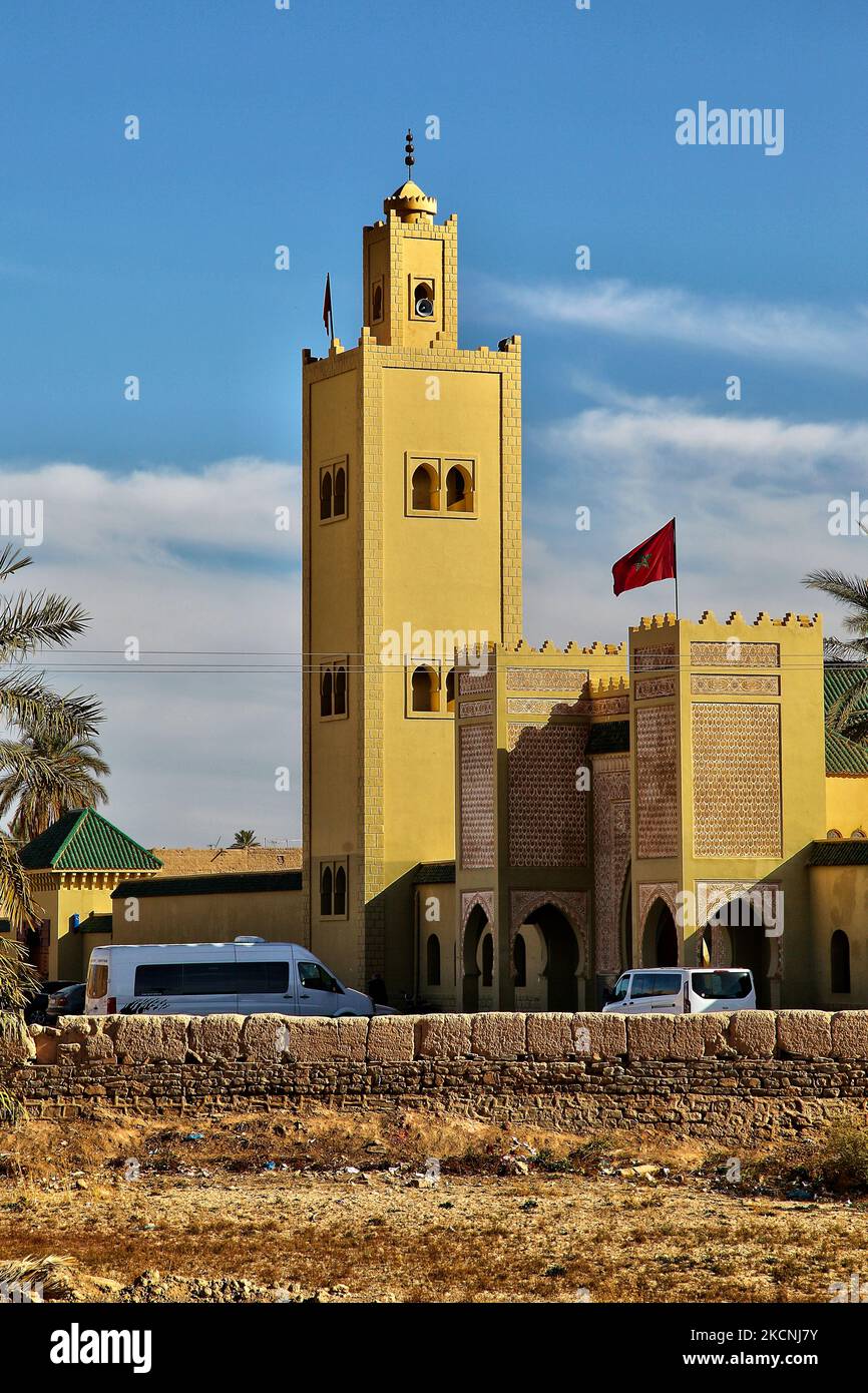 Mausolée de Moulay Ali Cherif à Rissani, Maroc, Afrique. C'est le dernier lieu de repos du fondateur de la dynastie marocaine (actuelle) Alaouite et de plusieurs de ses fils. Alors que la porte et la cour élaborées sont ouvertes à tous, le mausolée lui-même et la mosquée qui y est rattachée sont hors limites pour les non-musulmans. (Photo de Creative Touch Imaging Ltd./NurPhoto) Banque D'Images