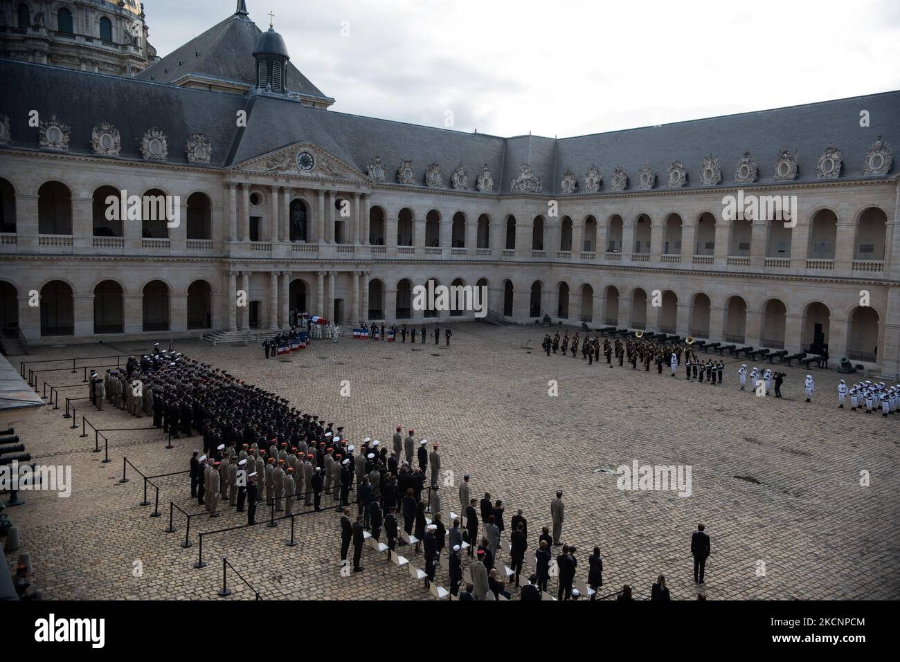 La cour des Invalides avec l'armée déployée lors de l'hommage national au caporal Maxime Blasco, tué au Mali le 24 septembre, à Paris, sur 29 septembre 2021. (Photo par Andrea Savorani Neri/NurPhoto) Banque D'Images