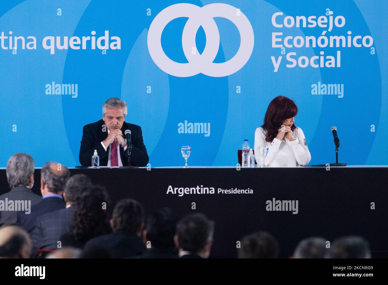 Le président argentin Alberto Fernandez et la vice-présidente Cristina Fernandez de Kirchner assistent à une cérémonie pour annoncer de nouvelles mesures agro-économiques à l'intérieur du musée du palais présidentiel de Casa Rosada, à Buenos Aires, Argentine 30 septembre 2021. (Photo de Matías Baglietto/NurPhoto) Banque D'Images