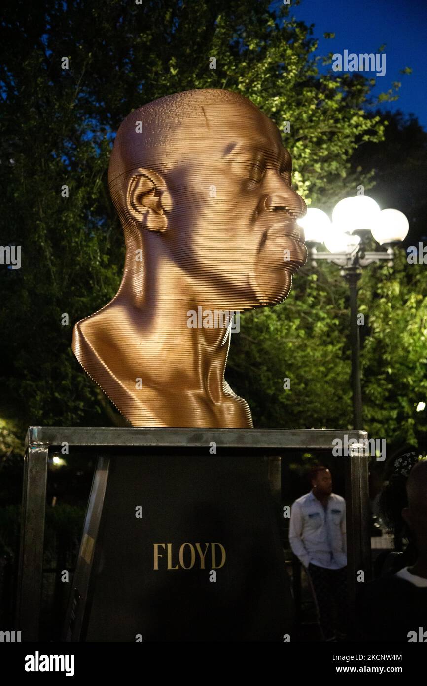 Les statues de Breonna Taylor, George Floyd et John Lewis ont été dévoilées à Union Square, sur 1 octobre 2021, lors d'une vigile mettant en vedette des artistes, des chefs de mouvement et des membres de la famille de ceux qui avaient perdu leur vie à cause de la violence policière. (Photo de Karla Ann Cote/NurPhoto) Banque D'Images