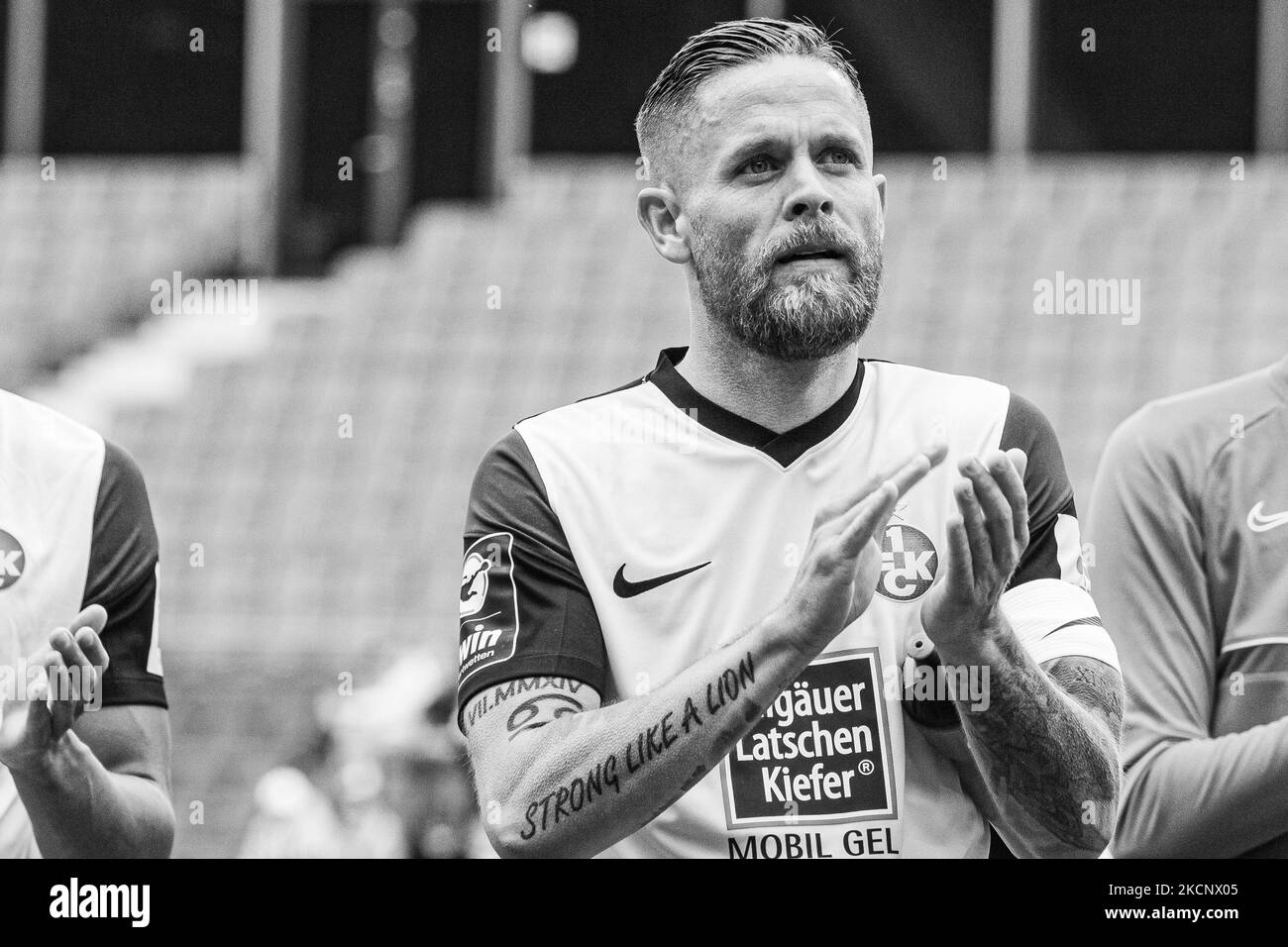 Mike Wunderlich du 1.FC Kaiserslautern célèbre à la suite de leur côté victoire dans le 3. Match de Ligue entre TSV Havelse et 1.FC Kaiserslautern à HDI-Arena sur 02 octobre 2021 à Hanovre, Allemagne. (Photo de Peter Niedung/NurPhoto) Banque D'Images