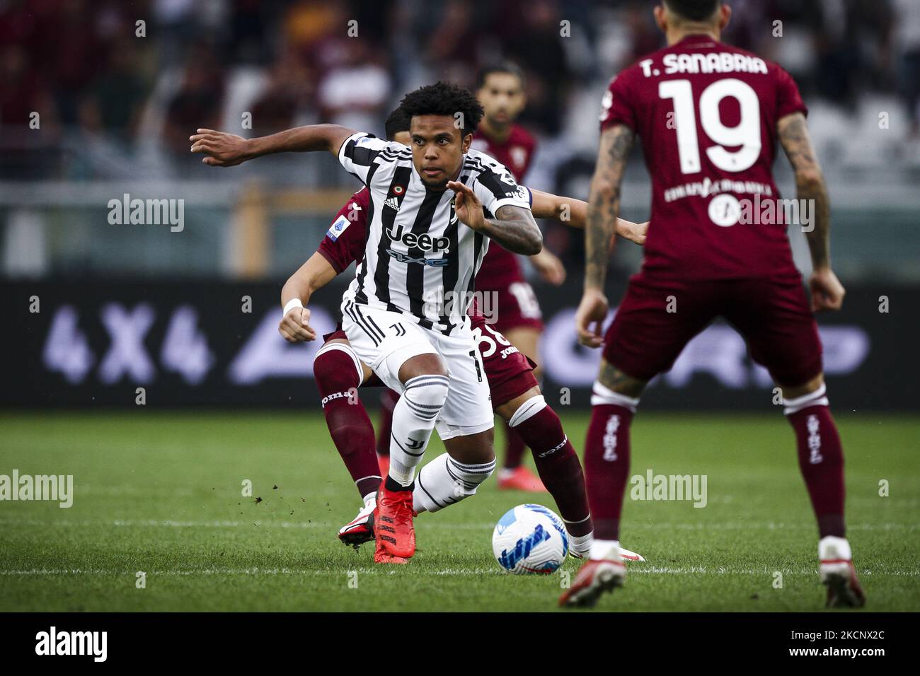 Juventus milieu de terrain Weston McKennie (14) en action pendant la série Un match de football n.7 TURIN - JUVENTUS sur 02 octobre 2021 au Stadio Olimpico Grande Turin à Turin, Piémont, Italie. (Photo de Matteo Bottanelli/NurPhoto) Banque D'Images