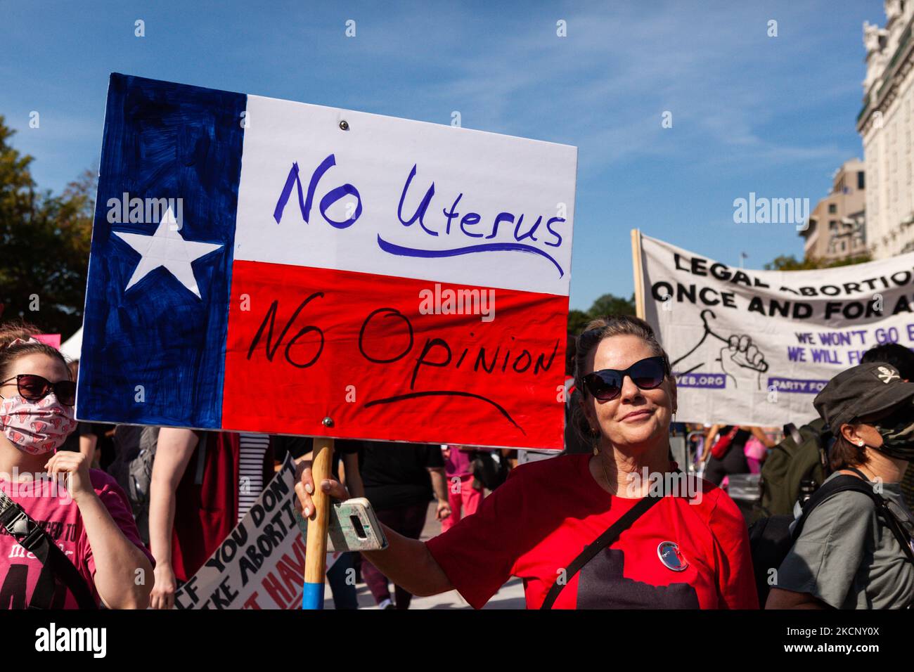 Signes au rassemblement de la Marche des femmes pour la justice en matière d'avortement à Washington, DC. Les manifestants exigent que le gouvernement américain protège les droits génésiques des femmes et leur accès à l'avortement dans tout le pays. Plus précisément, ils demandent au Congrès d'adopter la loi sur la protection de la santé des femmes (WHPA) et CHAQUE loi, qui garantissent l'accès à l'avortement et exigent qu'il soit couvert par une assurance. Plus de 600 manifestations satellites ont lieu à 2 octobre dans tout le pays. Ces événements sont en partie en réponse aux lois restrictives anti-avortement récemment adoptées au Texas et au Mississippi, et au refus de la Cour suprême de faire grève au Texas Banque D'Images