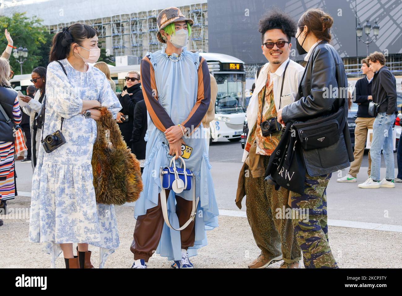 Une journée à Paris pendant la Fashion week 2021. Style de rue PFW 2021 – 30 septembre 2021, Paris (photo par Daniel Pier/NurPhoto) Banque D'Images