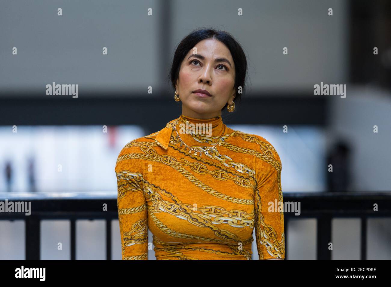 LONDRES, ROYAUME-UNI - LE 11 OCTOBRE 2021 : l'artiste conceptuel coréen américain Anicka Yi assiste à un point de vue de la presse à Tate Modern alors que la galerie dévoile son nouveau travail aérien au turbine Hall intitulé « In Love with the World » pour la Commission Hyundai sur 11 octobre 2021 de 2021 à Londres, en Angleterre. (Photo de Wiktor Szymanowicz/NurPhoto) Banque D'Images