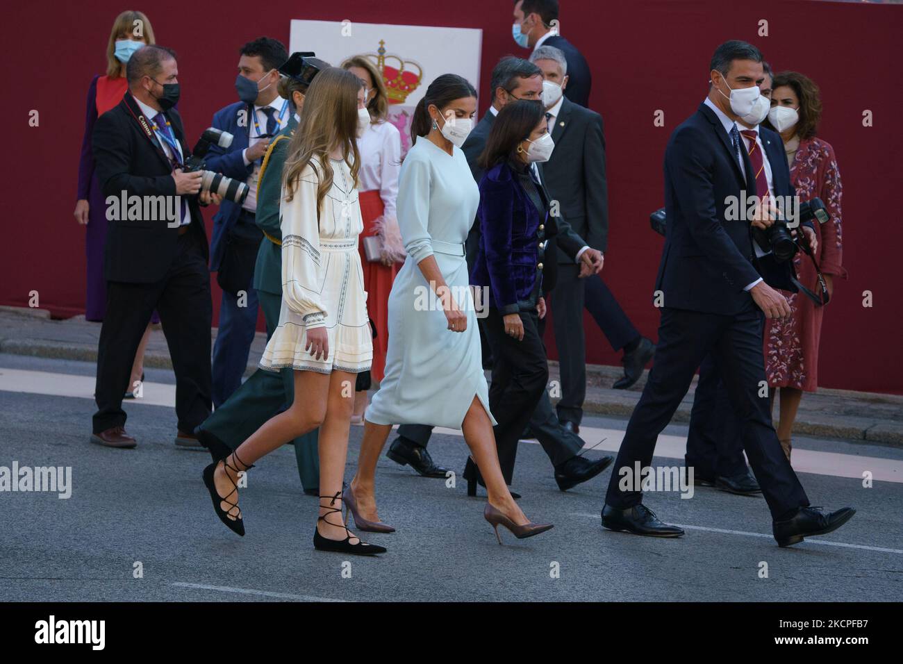 L'Infanta Sofia et la Reine Letizia, lors de l'acte solennel d'hommage au drapeau national et au défilé militaire le jour Hispanidad, le 12 octobre 2021 à Madrid, Espagne. (Photo par Oscar Gonzalez/NurPhoto) Banque D'Images