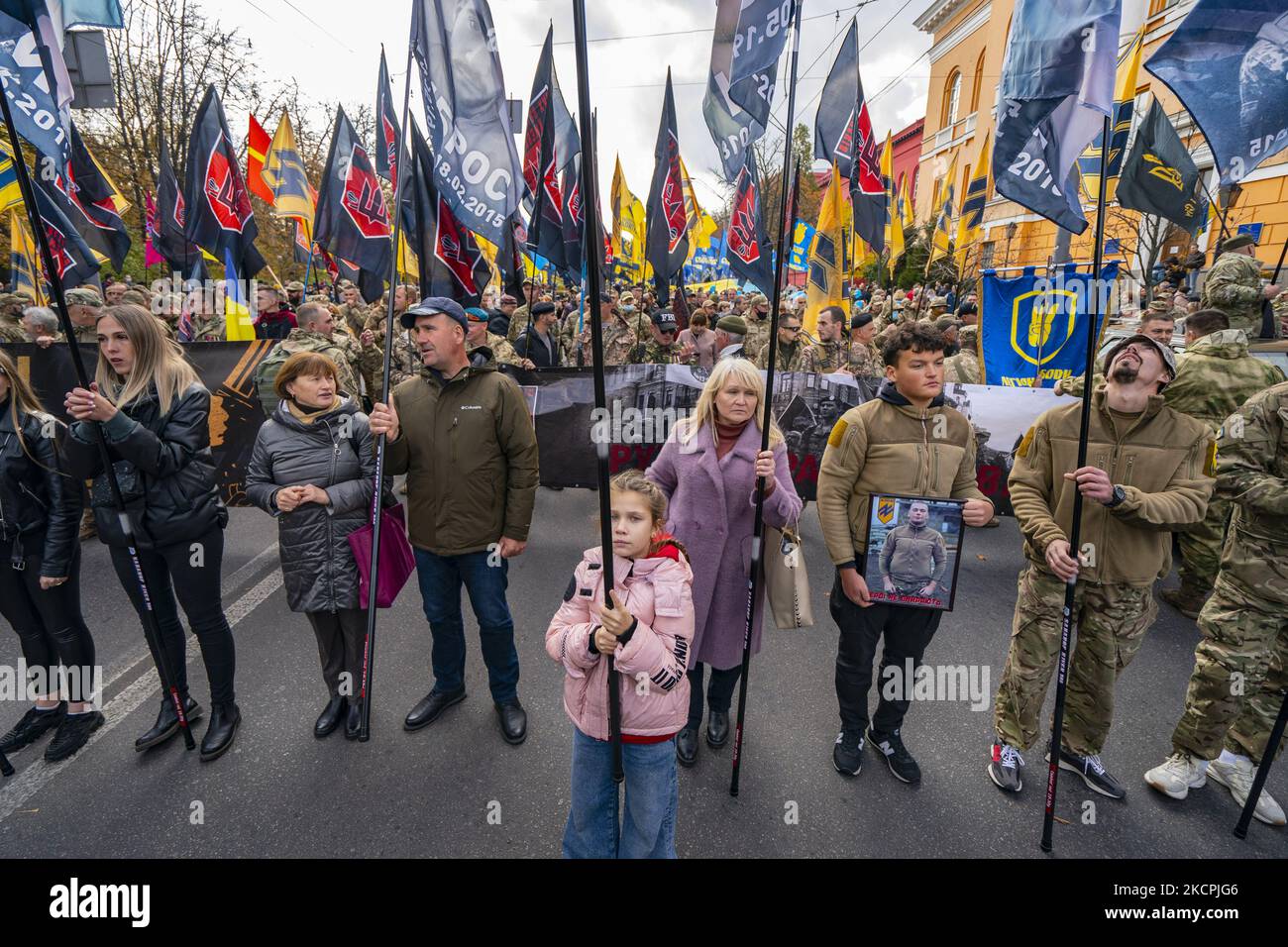 Avant une marche de manifestation nationaliste pour le jour des défenseurs et des défenseurs de l'Ukraine. (Photo de Celestino Arce/NurPhoto) Banque D'Images