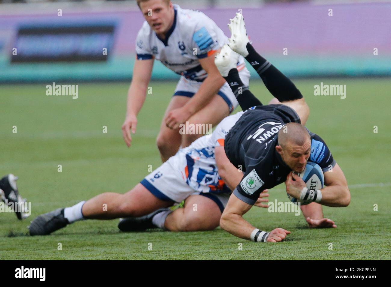 Mike Brown, de Newcastle Falcons, est attaqué lors du match Gallagher Premiership entre Newcastle Falcons et Bristol à Kingston Park, Newcastle, le samedi 16th octobre 2021. (Photo de Chris Lishman/MI News/NurPhoto) Banque D'Images